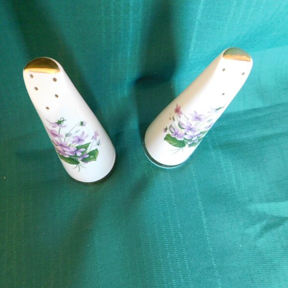 Royal Stuart purple violets salt and pepper set near mint condition - Picture 3 of 7